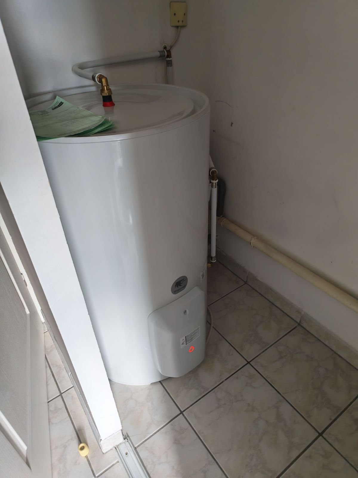Raccords de chauffe-eau vérifiés par Thib'eau